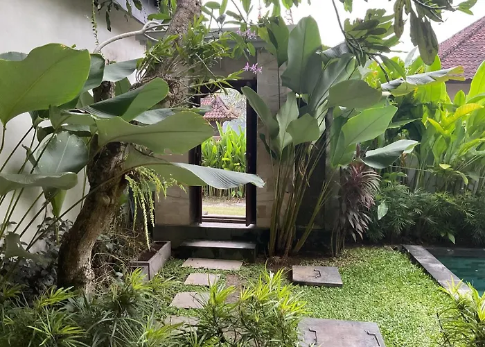 D'tegal Guest House- Tropical Courtyard In Canggu
